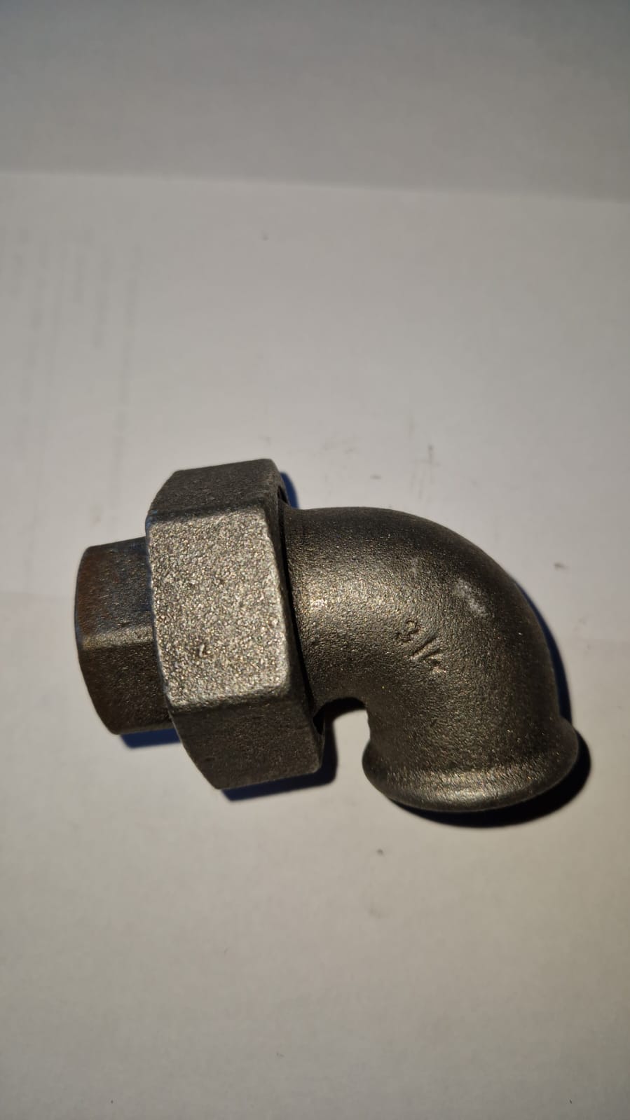 Temperguss Winkelverschraubung konisch 2 x Innengewinde scharz